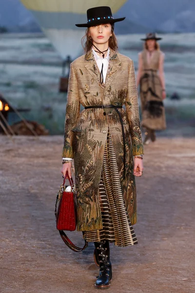 Look 11